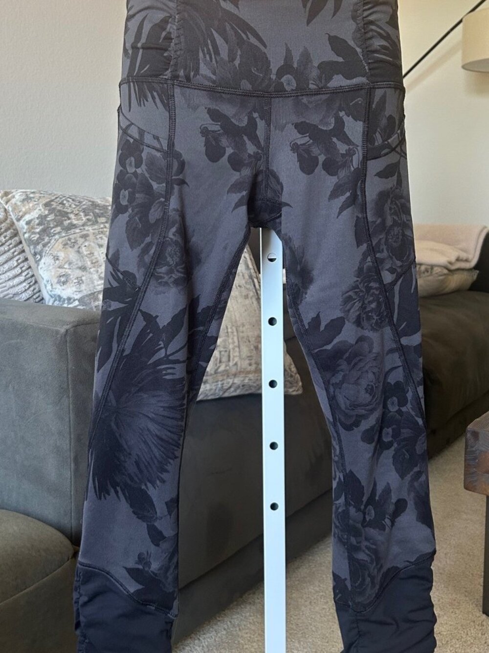 LULULEMON Crop Wunder Under in Brisk Bloom Black Soot 22"